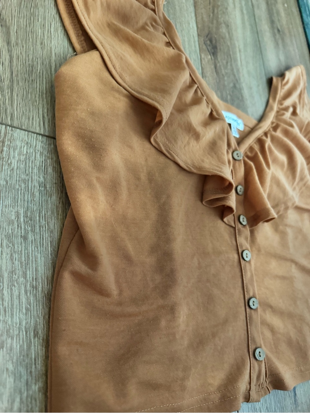 Roommates Rust Ruffle-Front Button Crop Top - Picture 3 of 4